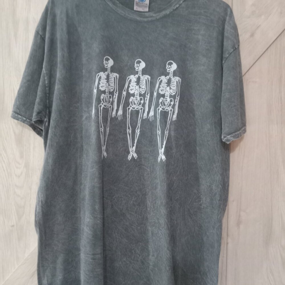 COLORTONE-Gray mineral wash T-Shirt with 3 White Skeltons-Size XL-NWOT